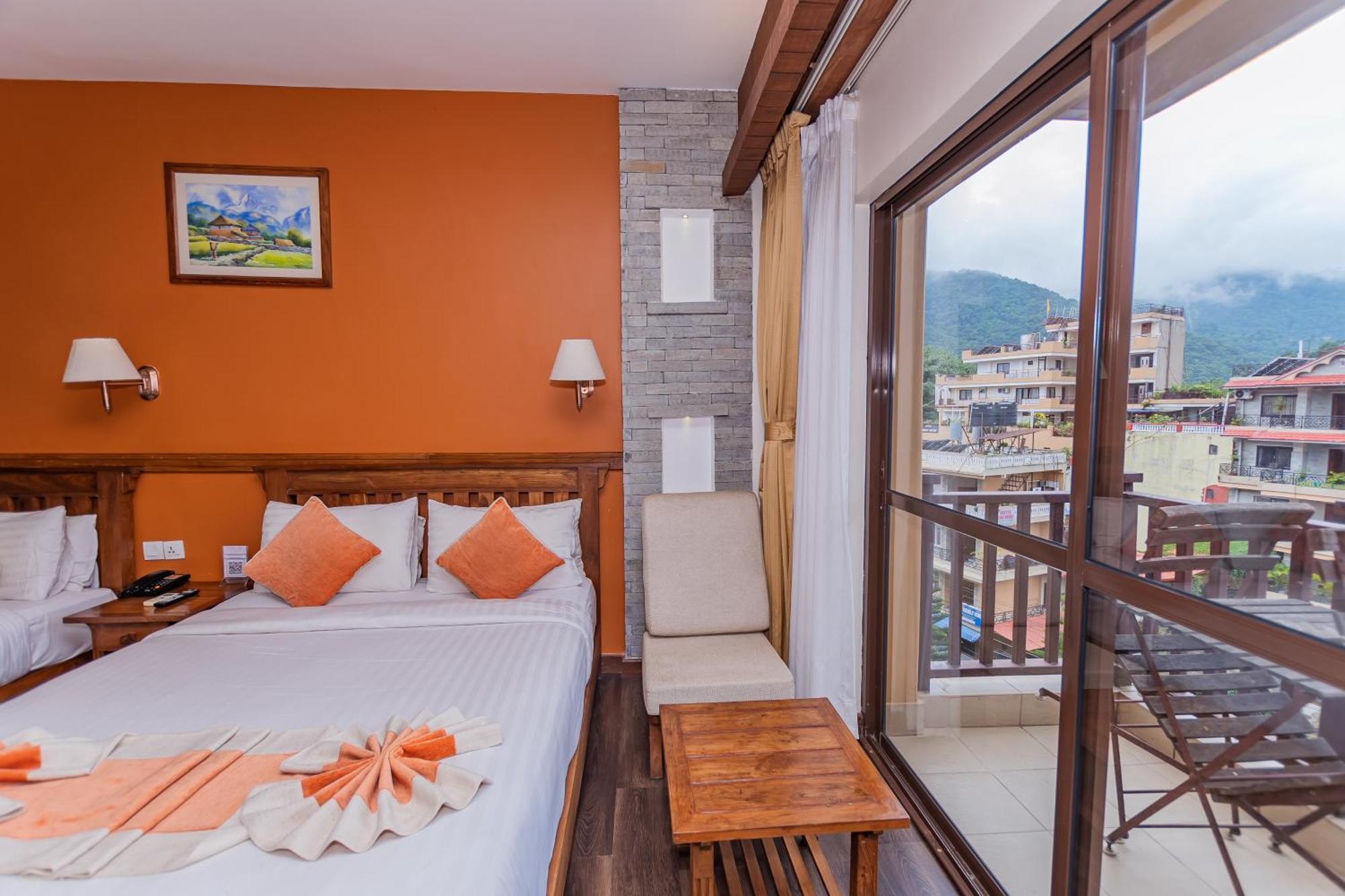 Hotel Pokhara Batika Exterior foto