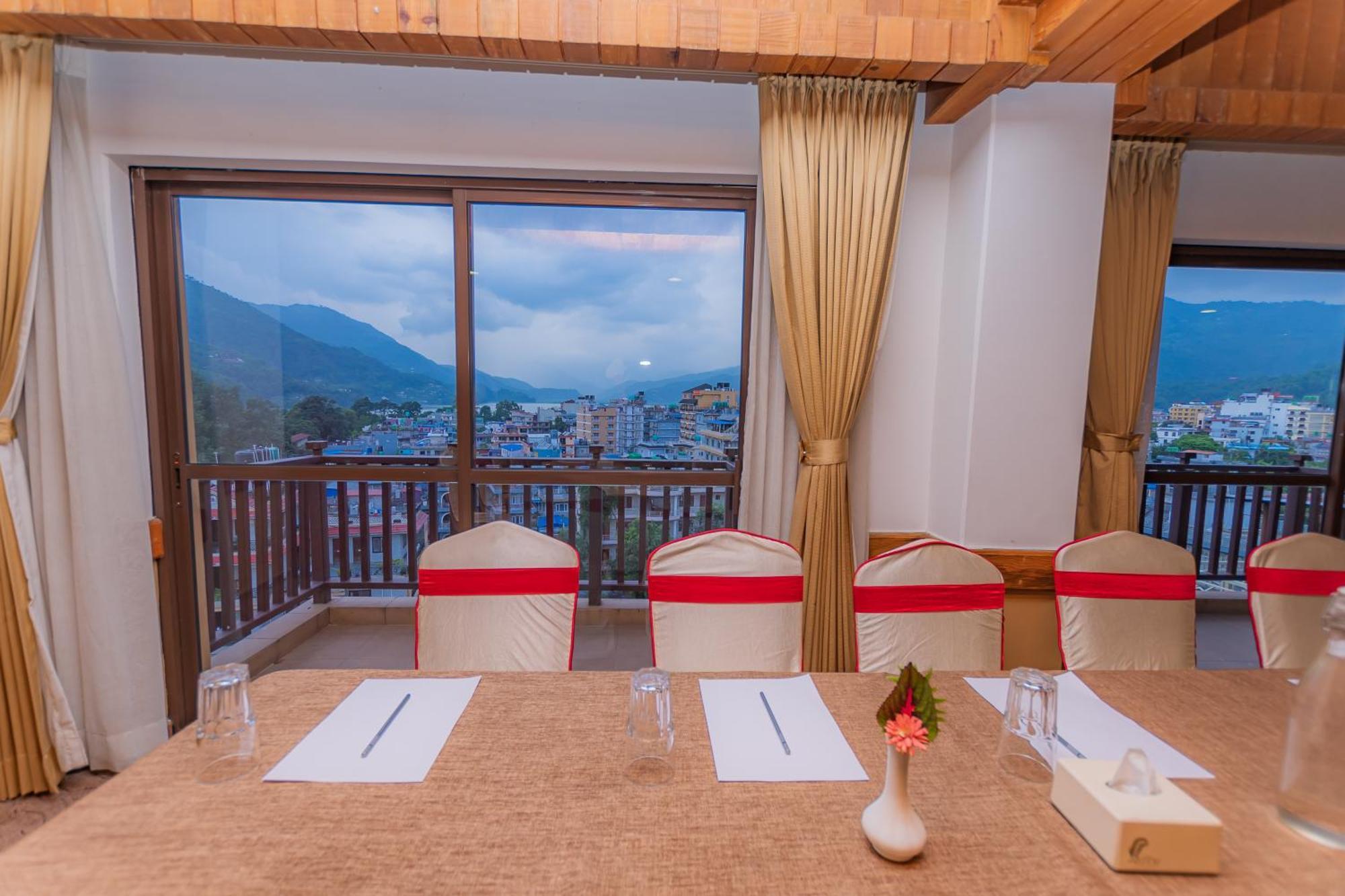 Hotel Pokhara Batika Exterior foto