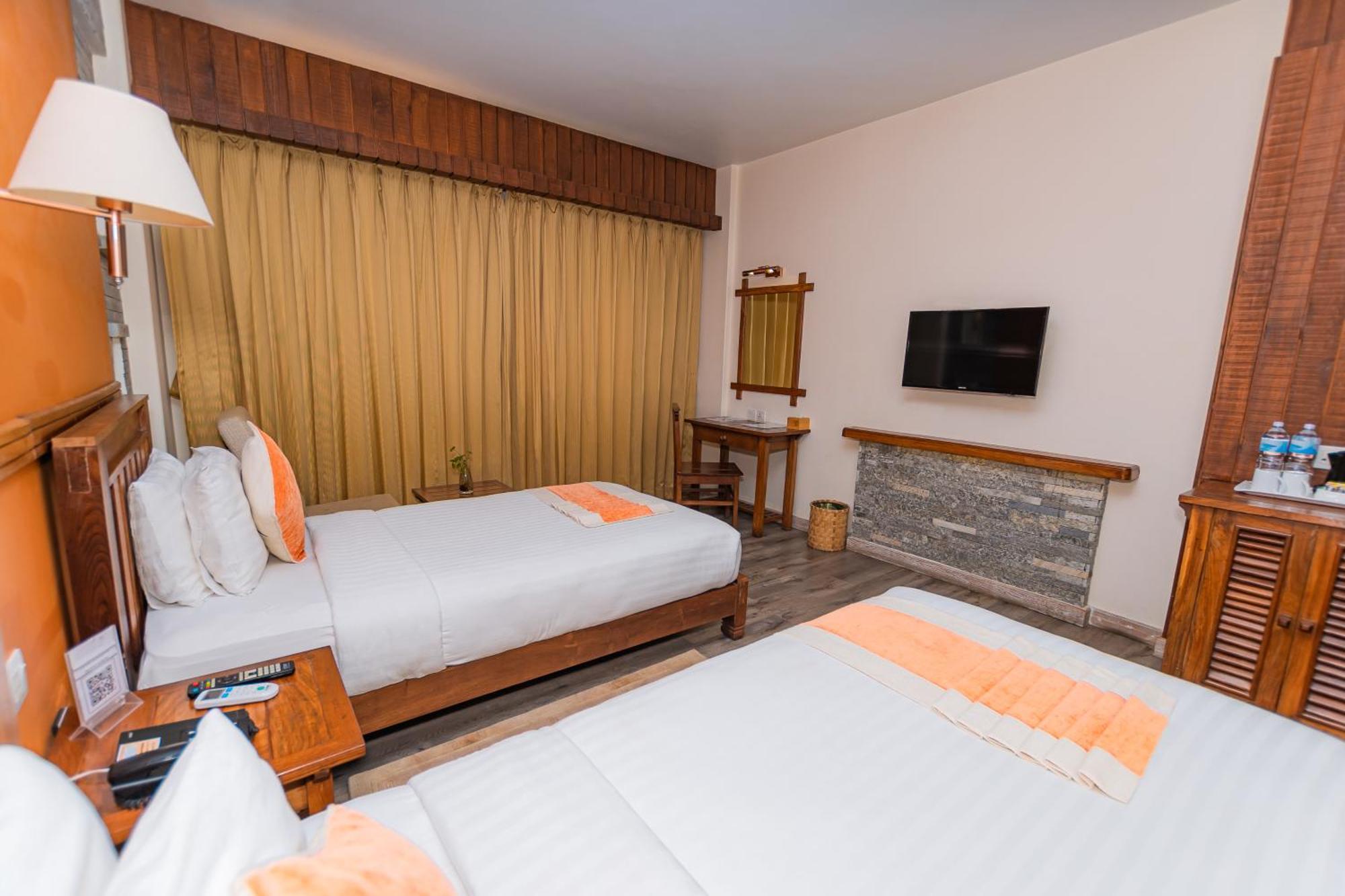 Hotel Pokhara Batika Exterior foto