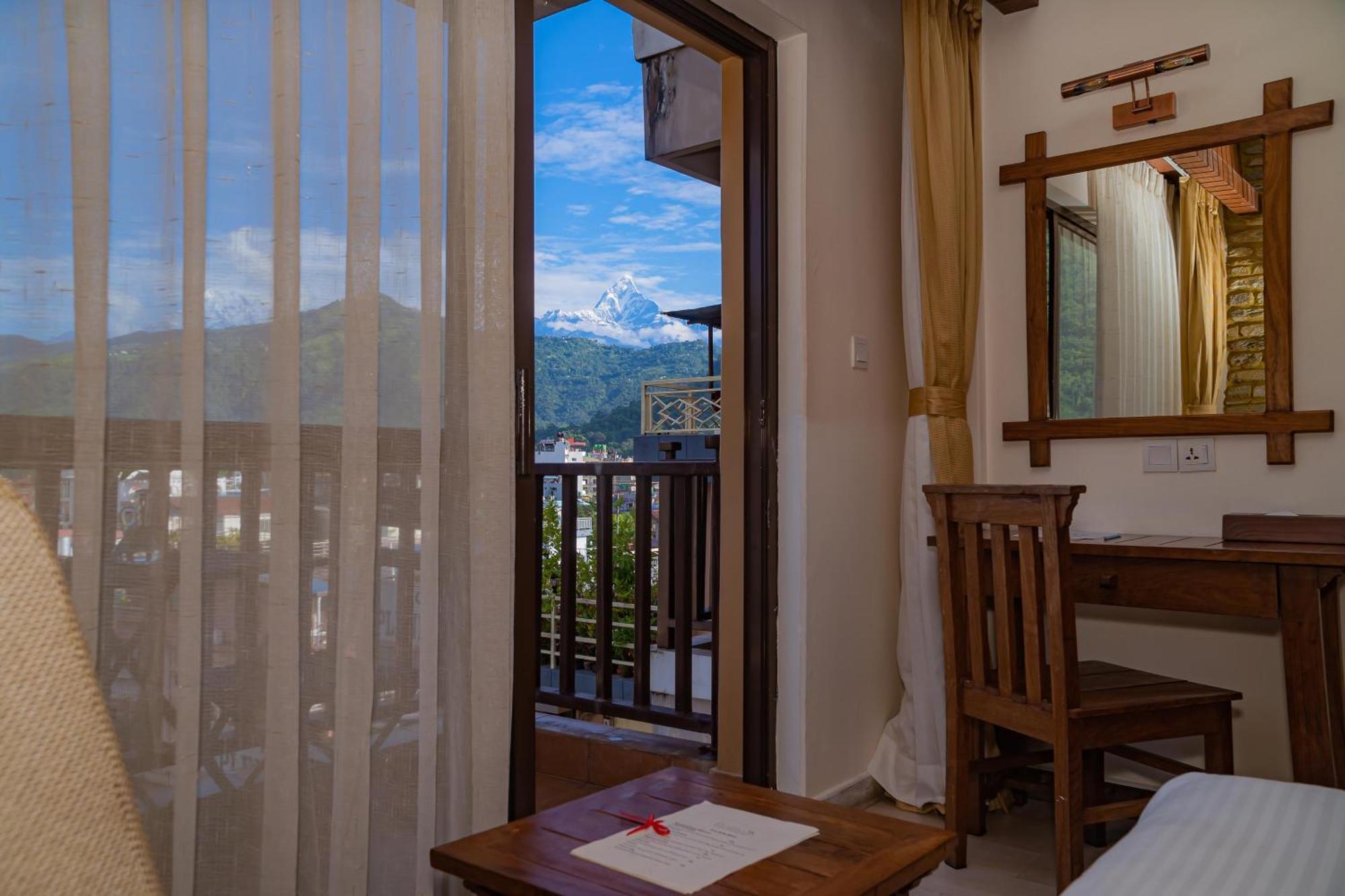 Hotel Pokhara Batika Exterior foto