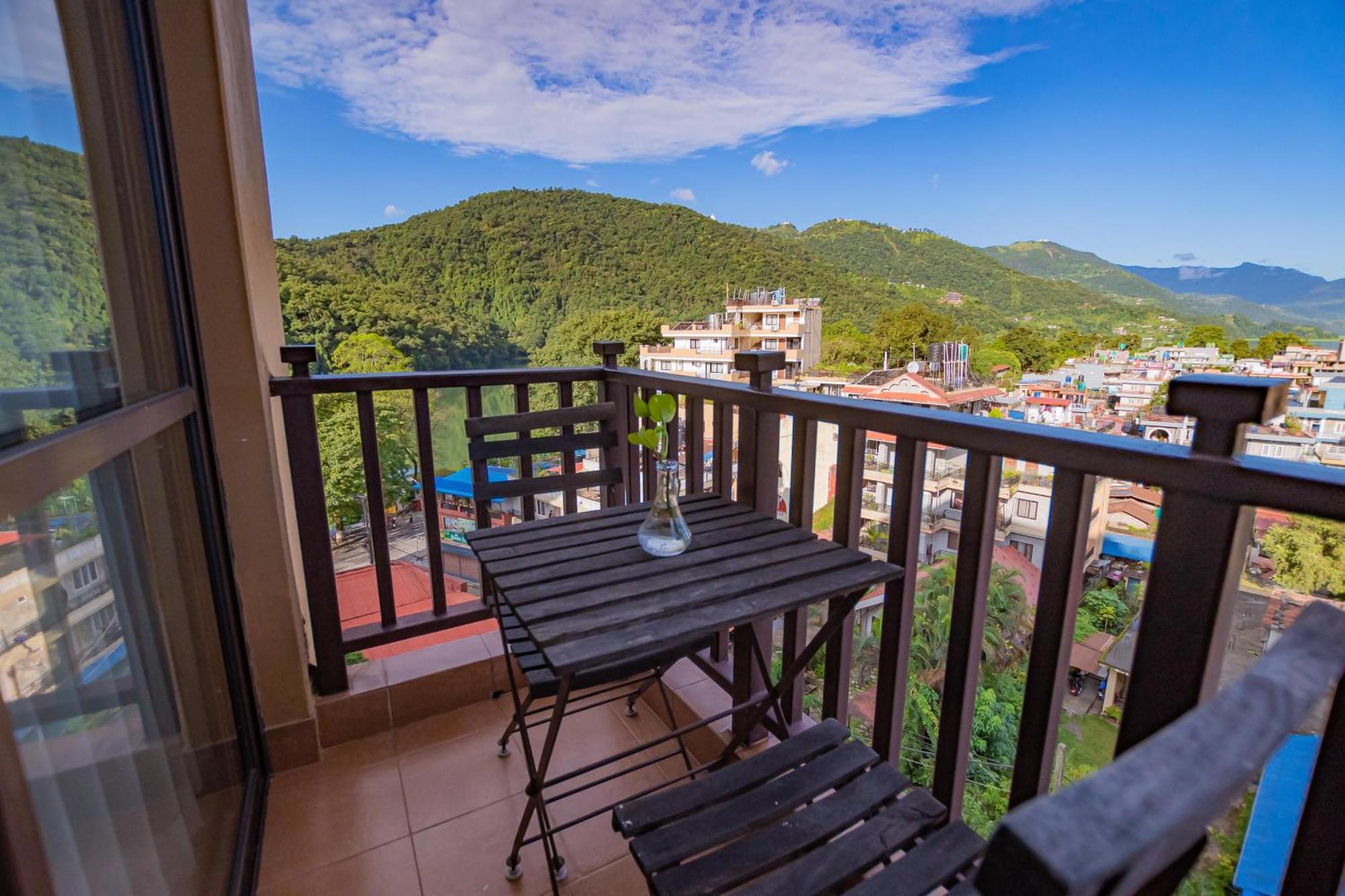 Hotel Pokhara Batika Exterior foto