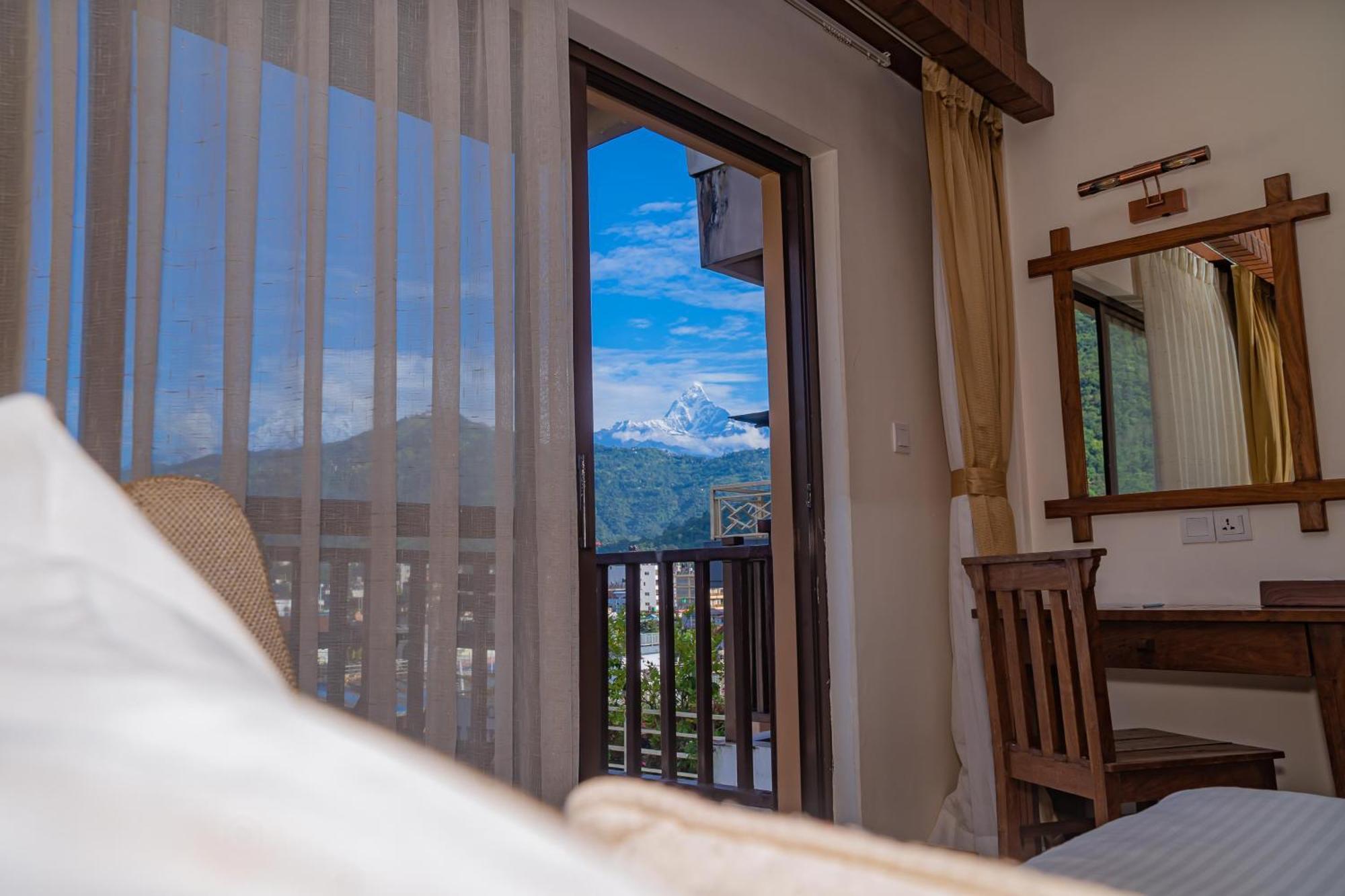 Hotel Pokhara Batika Exterior foto