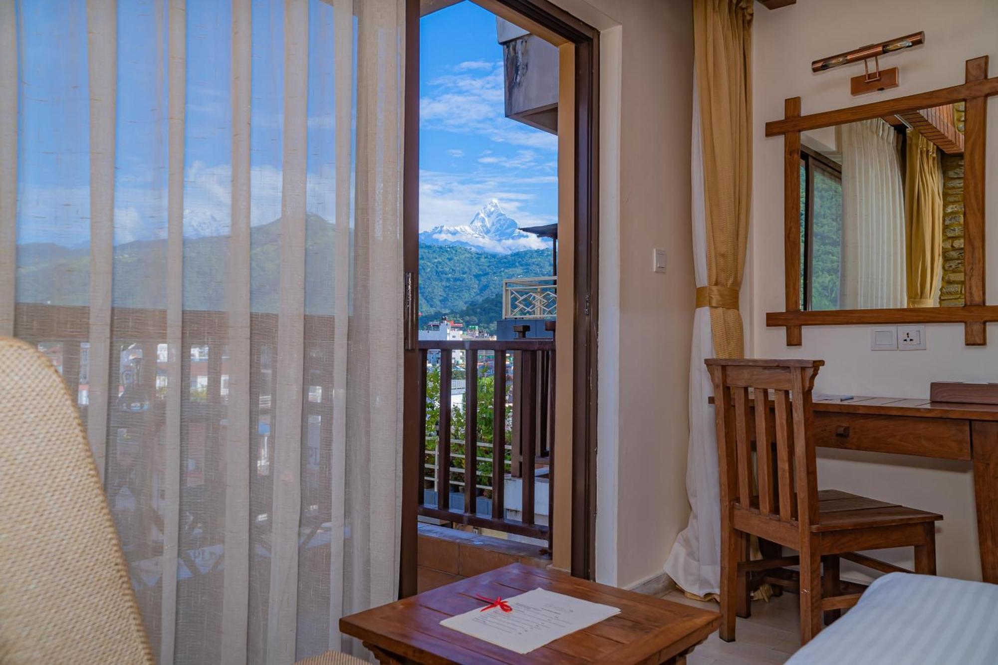 Hotel Pokhara Batika Exterior foto