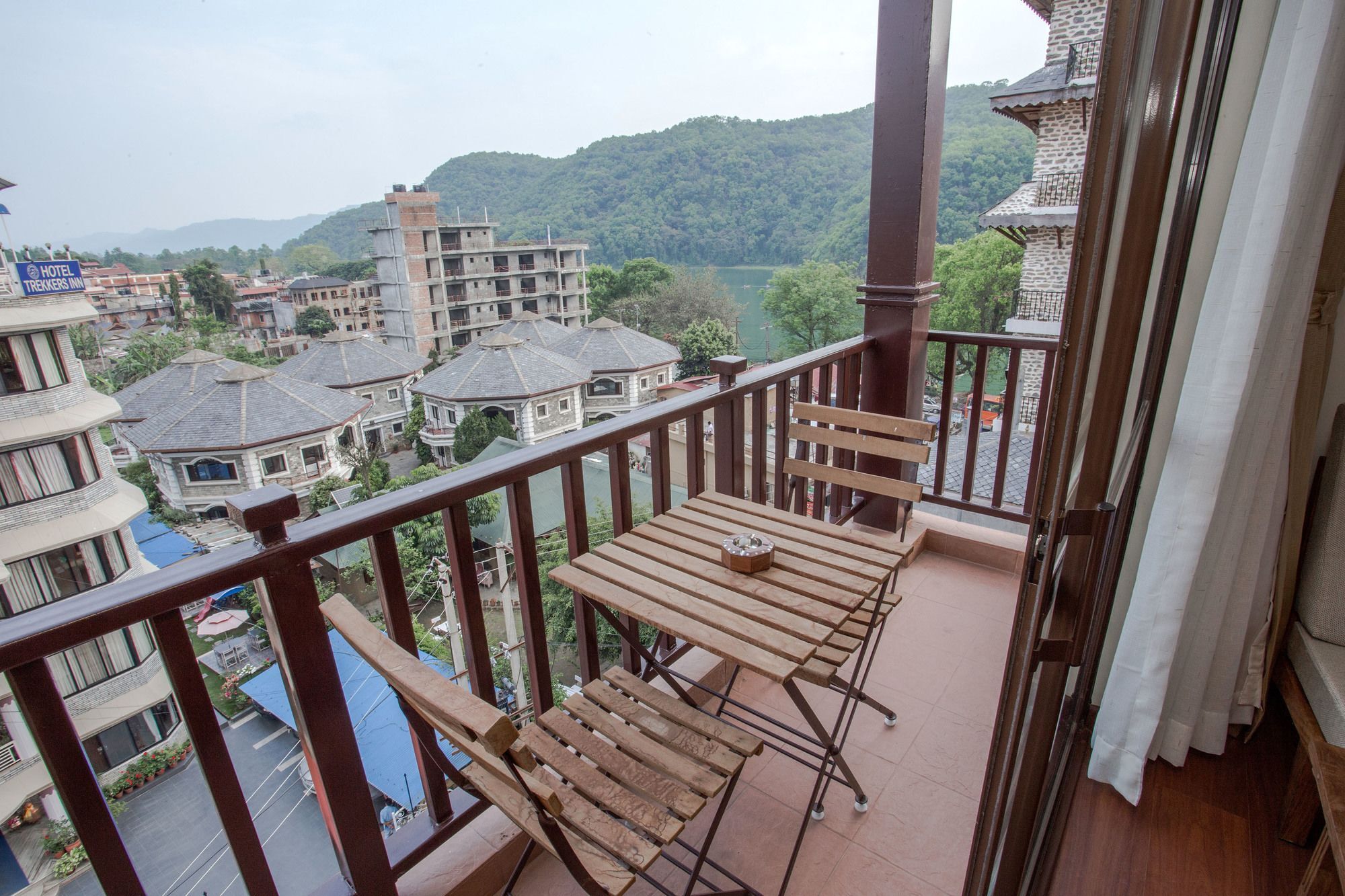 Hotel Pokhara Batika Exterior foto