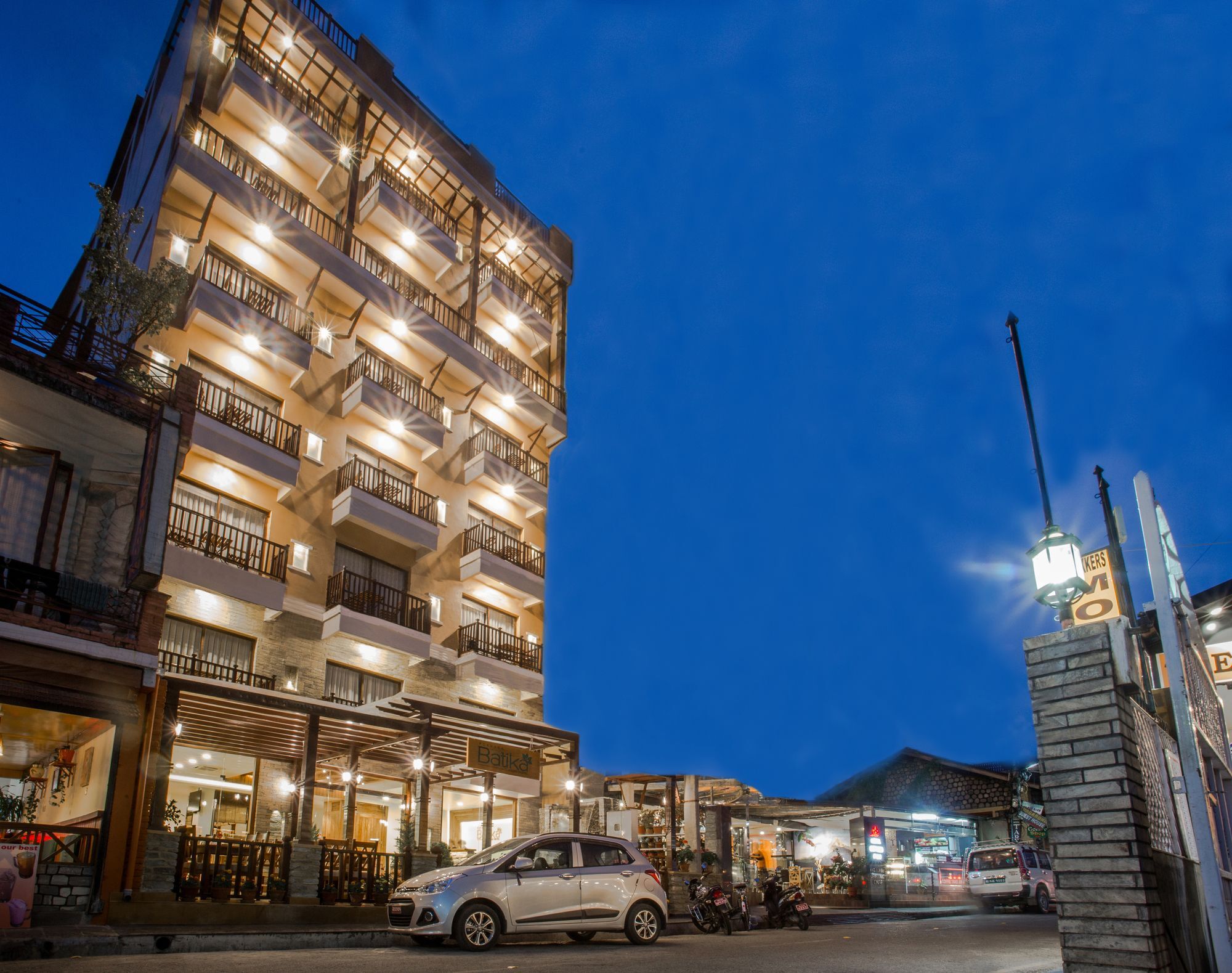 Hotel Pokhara Batika Exterior foto